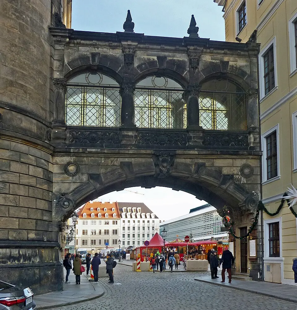 Romantischer Weihnachtsmarkt am Dresdner Schloss, am Taschenberg, zwischen Residenzschloss und Taschenbergpalais