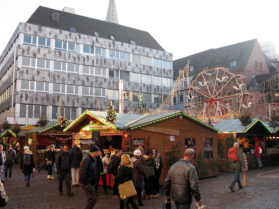 Weihnachtsmarkt am Kartoffelmarkt, Kartoffelmarkt, nördlich des Rathausplatzes
