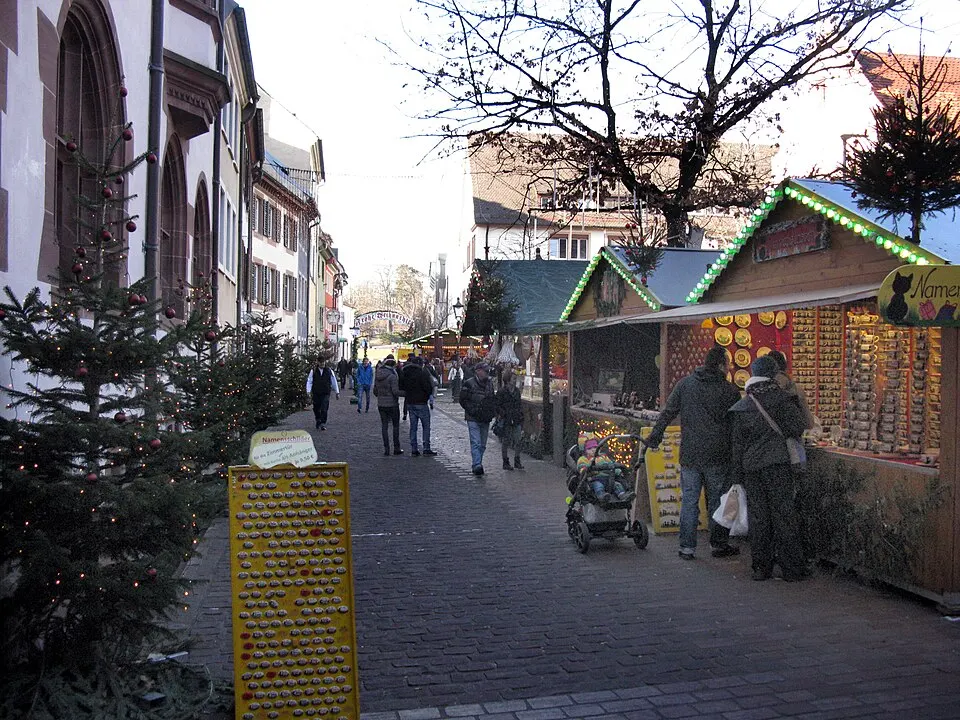 Weihnachtsmarkt in der Turmstraße, Turmstraße, südwestlich des Rathausplatzes