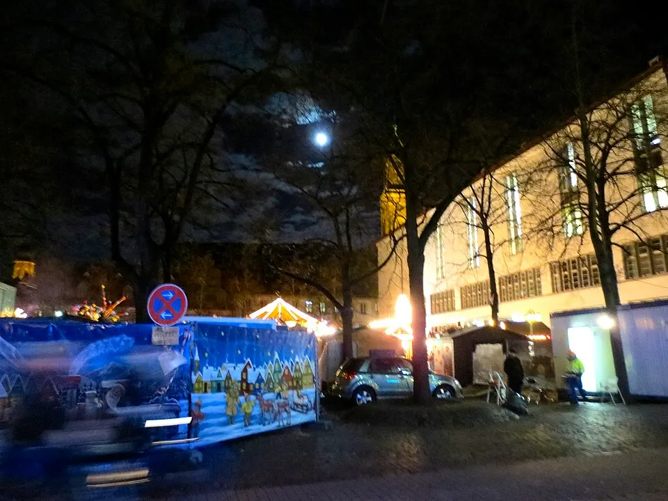 Weihnachtsmarkt auf dem Universitätsplatz, Universitätsplatz