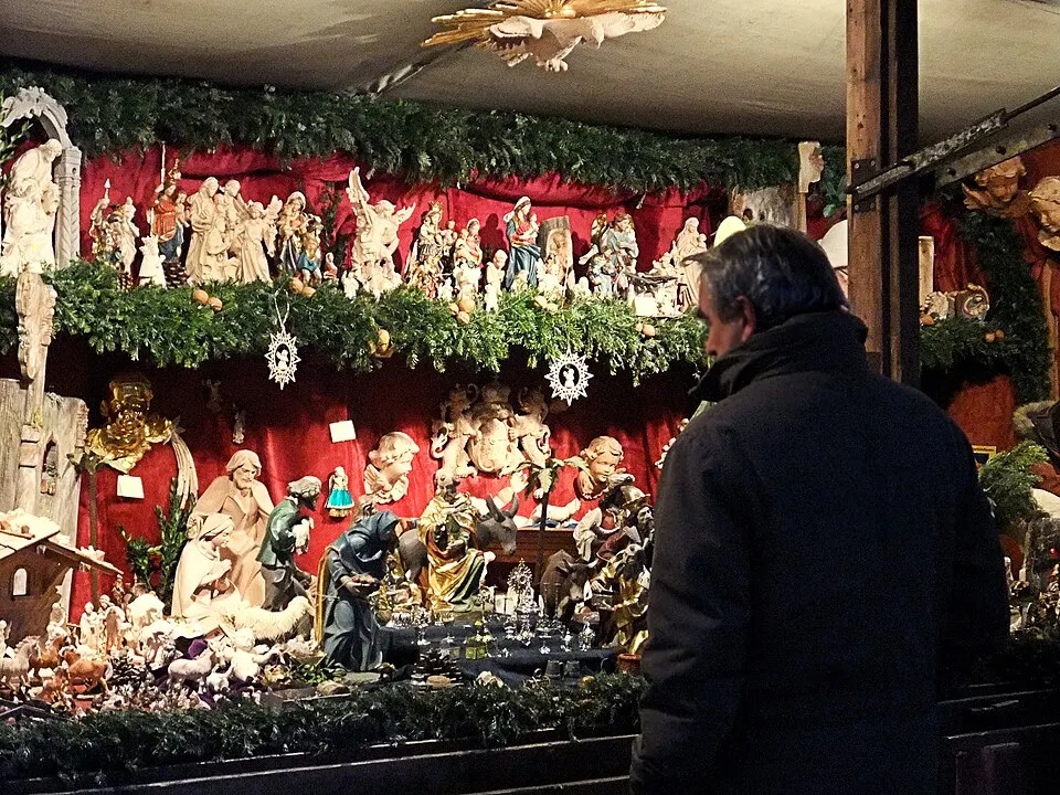 Kripperlmarkt am Alten Peter, vor der Kirche St. Peter (Alter Peter)