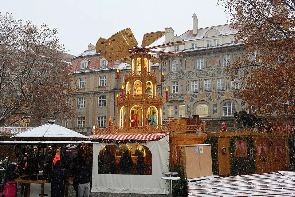 Christkindlmarkt am Rindermarkt, Rindermarkt, hinter dem Alten Peter